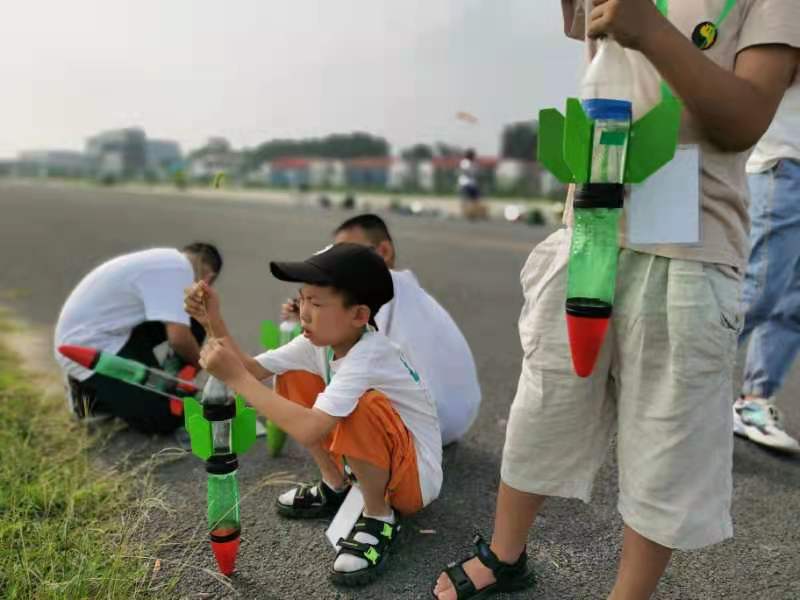 400名小队员比翼蓝天，河南省体育传统项目学校航空航天模型锦标赛开战